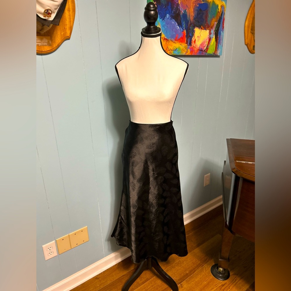 Black leaf pattern midi silk skirt